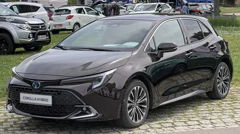 Toyota Corolla Hybrid de cinco puertas, marrón oscuro