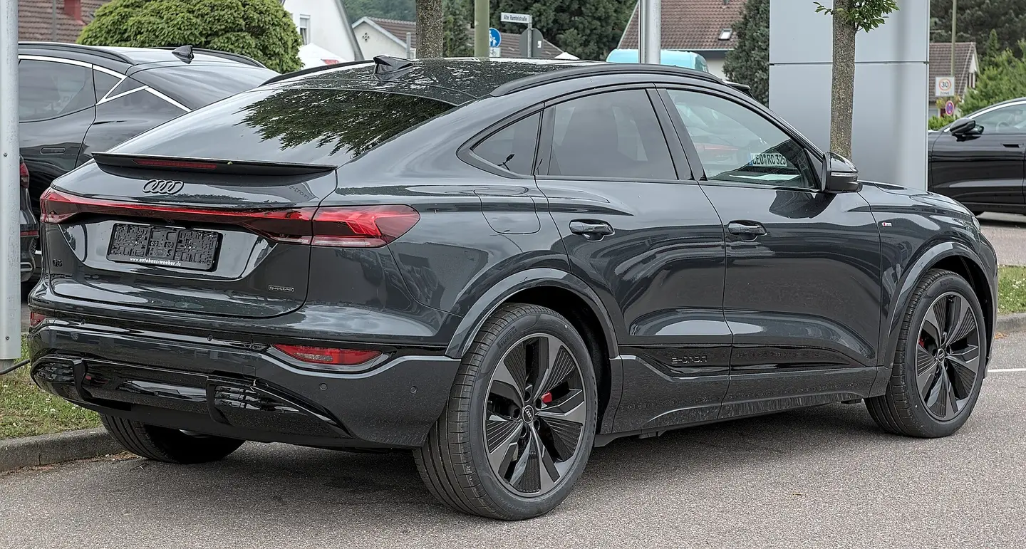 Audi Q6 e-tron Sportback SUV electrico premium