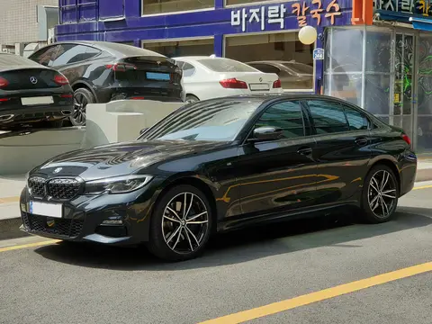BMW 330e G20 berlina plug-in hybrid
