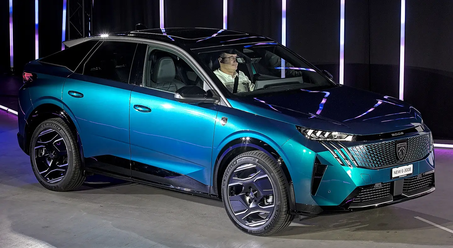 Peugeot e-3008