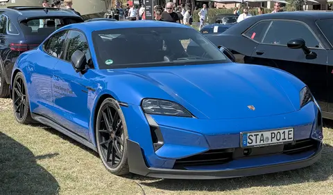 Porsche Taycan Turbo GT azul