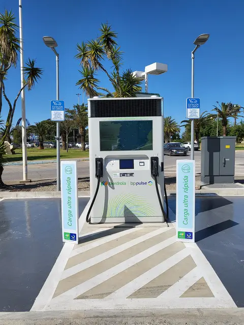 Cargador rápido de coches eléctricos en España